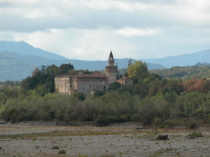 Castello di Rivalta visto dalla Trebbia